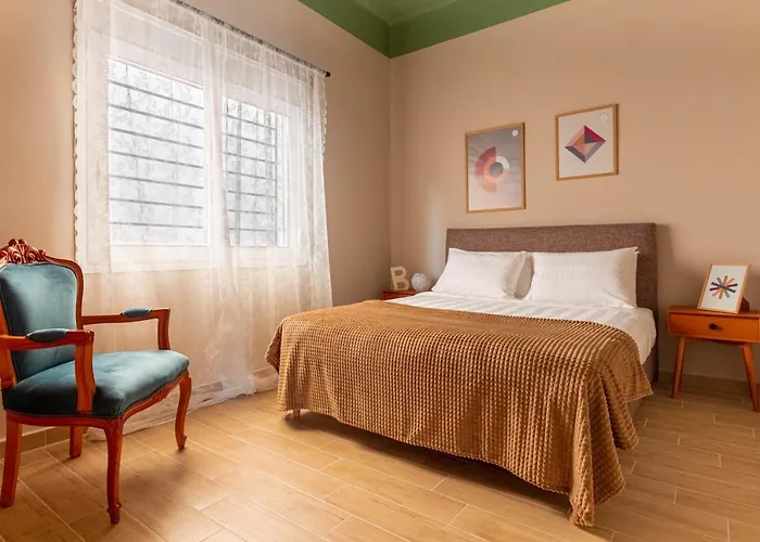 Shining Star, A Kalamatastay Property